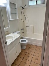 218 Woodrow Ave, Unit A in Bakersfield, CA - Building Photo - Building Photo