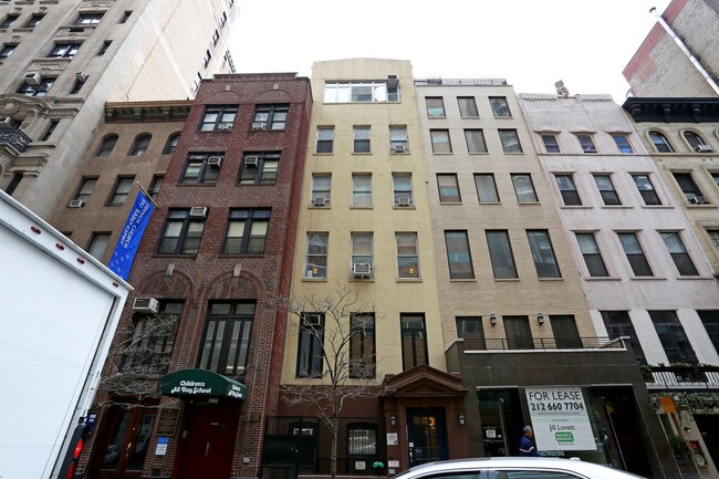 111 E 60th St in New York, NY - Building Photo - Building Photo