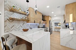 *MOVE IN SPECIAL* - HALF OFF 1ST MONTHS RENT in San Diego, CA - Building Photo