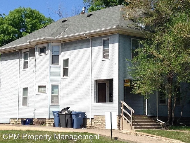 property at 810 University Ave SE
