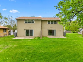 6207 N Northmoor Ct, Unit 6205 in Peoria, IL - Foto de edificio - Building Photo