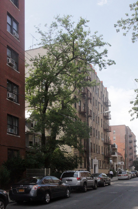 1746 E 13th St in Brooklyn, NY - Foto de edificio