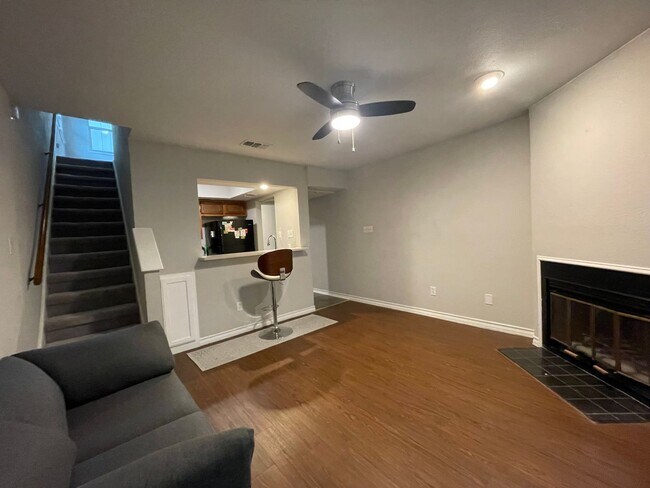 property at 1404 Norwalk Ln