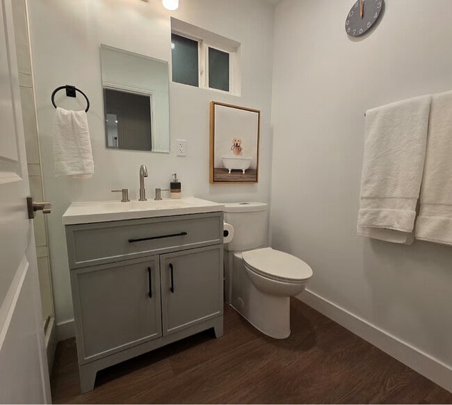 6611 Winnetka Ave in Winnetka, CA - Building Photo - Building Photo