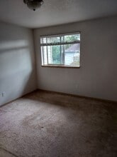 426 Wynooski St in Newberg, OR - Foto de edificio - Building Photo