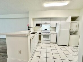 5077 NW 7th St in Miami, FL - Building Photo - Building Photo