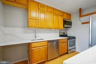 7421 Nigh Rd in Falls Church, VA - Building Photo