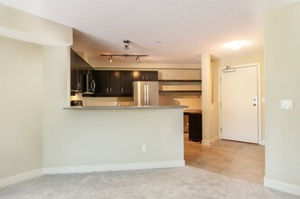 10838 City Pky in Surrey, BC - Building Photo - Building Photo