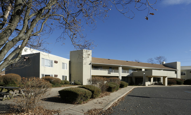 Operation Life in Long Branch, NJ - Foto de edificio - Building Photo