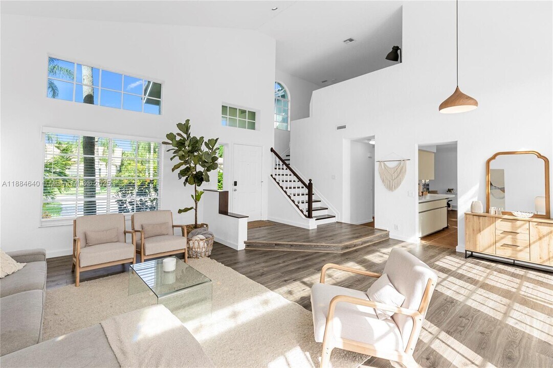 1060 Capistrano in Weston, FL - Building Photo