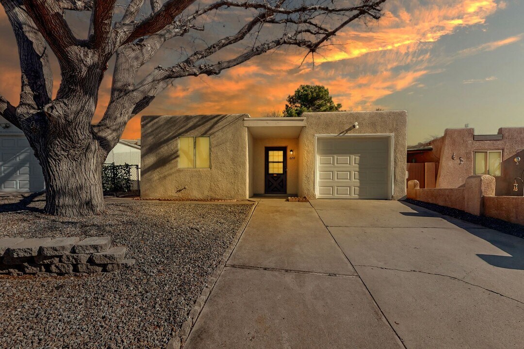 620 Mountain View Ave NE in Albuquerque, NM - Building Photo