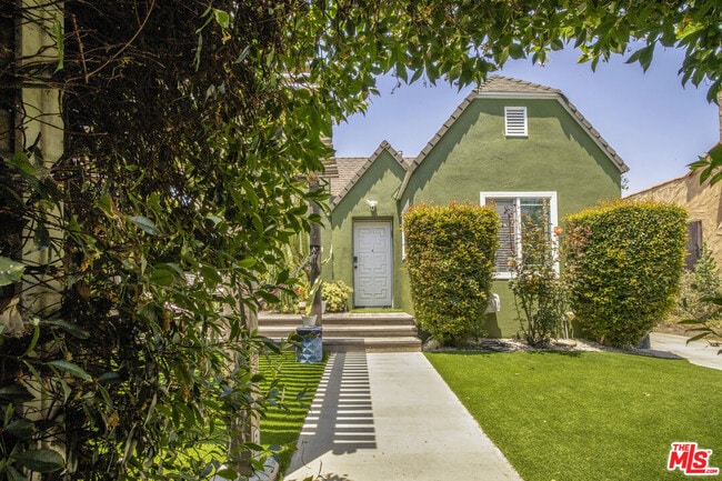 property at 3911 W Exposition Blvd