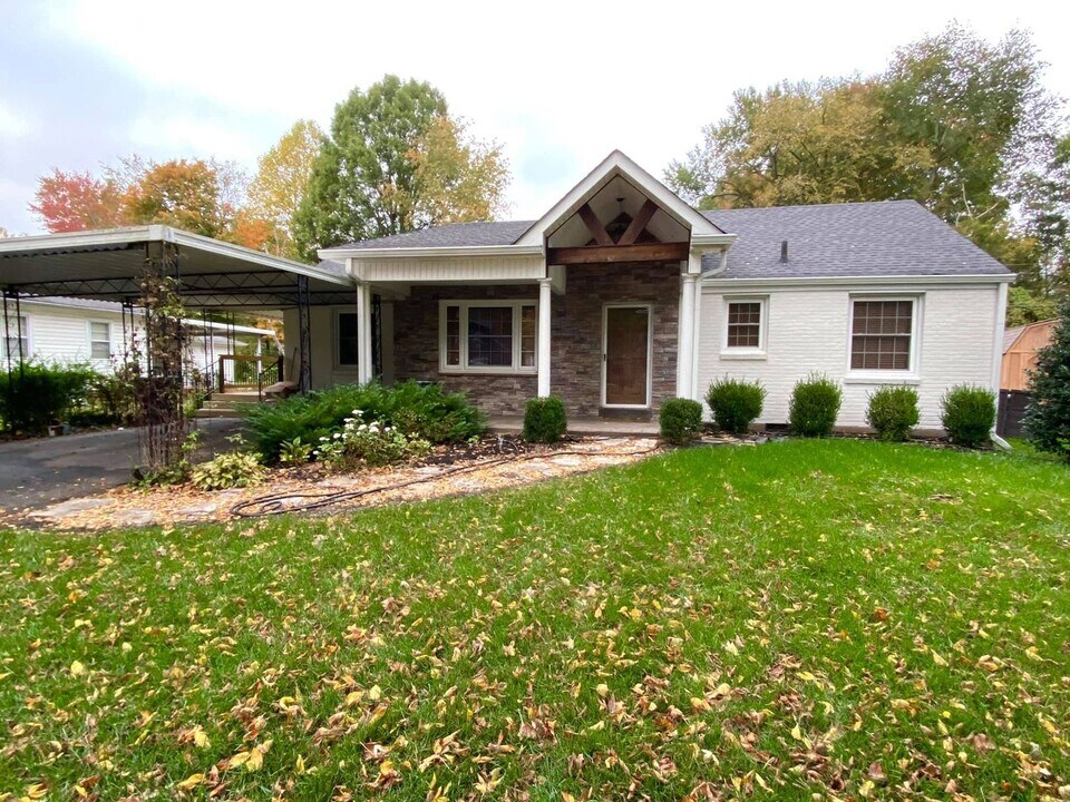 131 N Meadow Dr in Clarksville, TN - Building Photo