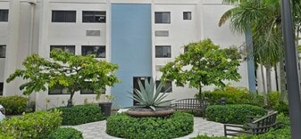Las Palmas Senior Living in Hialeah, FL - Building Photo