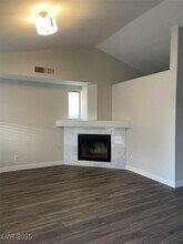 14 Jensen Dr in Henderson, NV - Foto de edificio - Building Photo