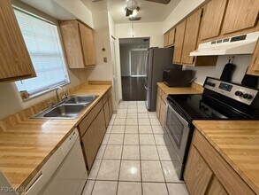 2504 Lakeview Dr in Lehigh Acres, FL - Building Photo - Building Photo