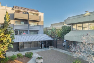 Portobello Condominiums in Oakland, CA - Building Photo - Building Photo
