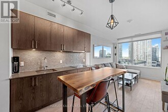 576 Front St W in Toronto, ON - Building Photo - Building Photo