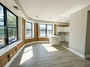 6410 N Hoyne Ave in Chicago, IL - Building Photo - Building Photo