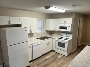 23 Overstreet Dr in Mary Esther, FL - Building Photo - Building Photo