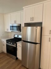 8231 De Longpre Ave in West Hollywood, CA - Building Photo - Building Photo