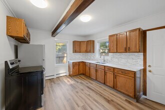36 Woodbridge St in Manchester, CT - Building Photo - Building Photo
