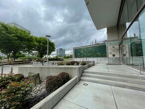 949 NW Overton St in Portland, OR - Building Photo - Building Photo