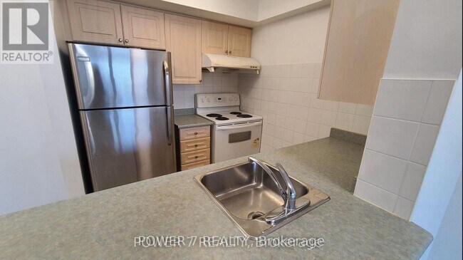 153 Beecroft Rd in Toronto, ON - Building Photo - Building Photo