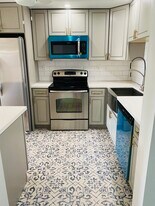 9370 SW 8th St, Unit 323 in Boca Raton, FL - Building Photo