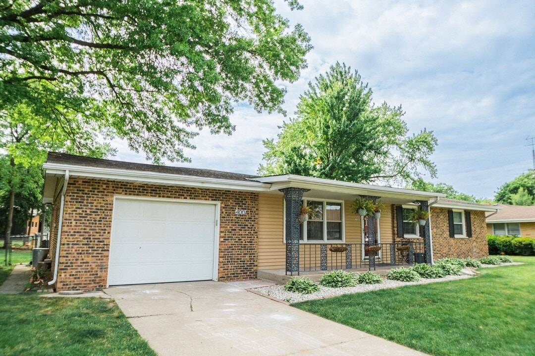 400 S Lasalle St in Hobart, IN - Building Photo