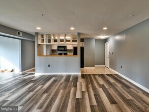 9800 Lake Point Ct-Unit -103 in Upper Marlboro, MD - Building Photo - Building Photo
