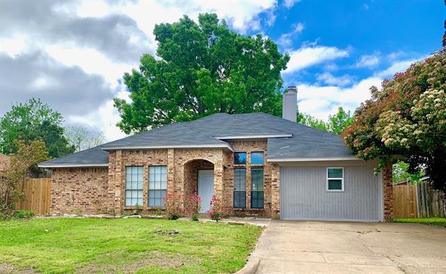 600 Benedict Ln in Arlington, TX - Building Photo