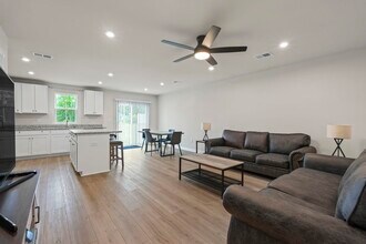 338 Myrtle Mdws Dr in Conway, SC - Building Photo - Building Photo
