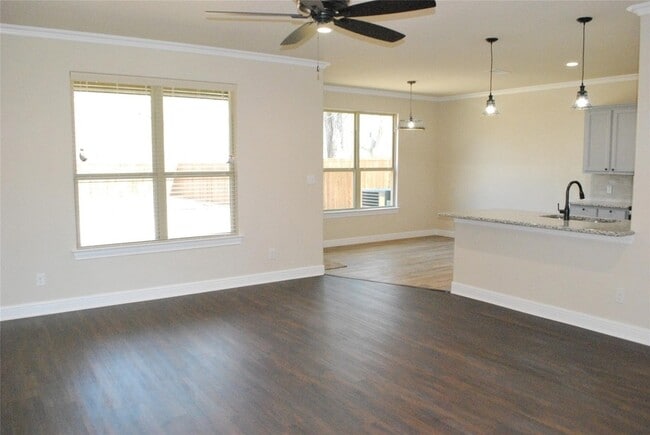 521 W Sears St in Denison, TX - Foto de edificio - Building Photo