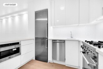 130 W 79th St in New York, NY - Building Photo - Building Photo