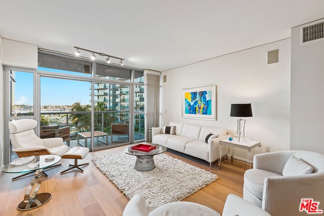property at 13650 Marina Pointe Dr