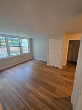 1349 Main St in Pella, IA - Foto de edificio - Building Photo