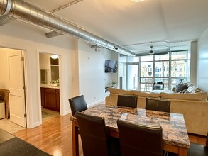 1610 W Fullerton Ave in Chicago, IL - Building Photo - Building Photo