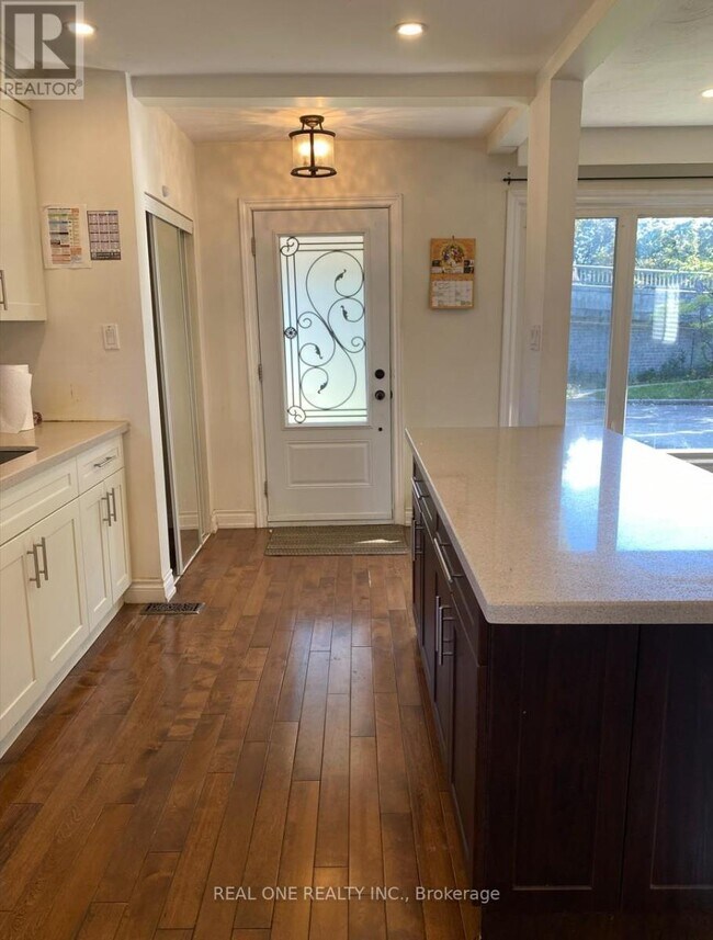 1242 Pharmacy Ave in Toronto, ON - Building Photo - Building Photo