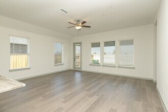 3335 Daily Harvest Dr in Pearland, TX - Building Photo - Building Photo