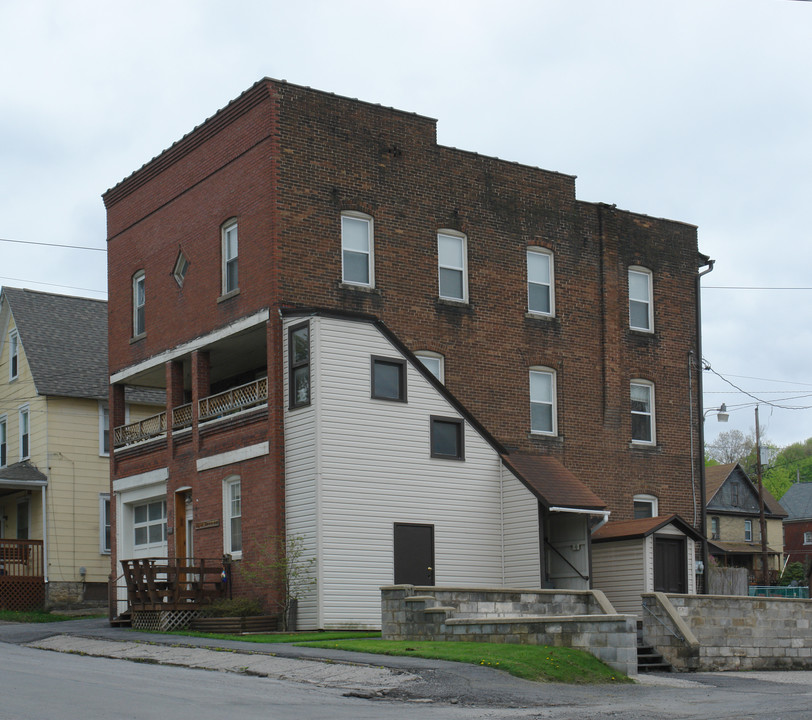 510 E 9th St in Clearfield, PA - Building Photo