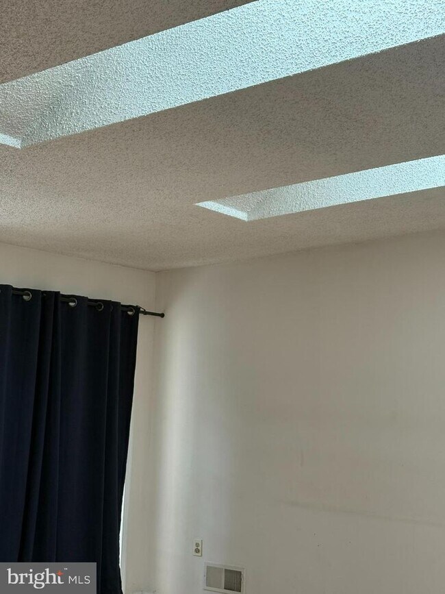 109 Versailles Ct in Hamilton, NJ - Building Photo - Building Photo