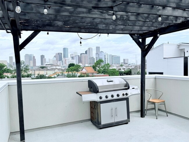 property at 2913 Leeland St