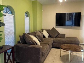 10706 International Blvd in Laredo, TX - Building Photo - Building Photo