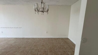 9686 Fontainebleau Blvd in Miami, FL - Building Photo - Building Photo