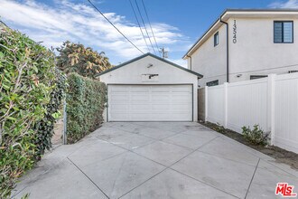 13536 Hamlin St in Los Angeles, CA - Building Photo - Building Photo
