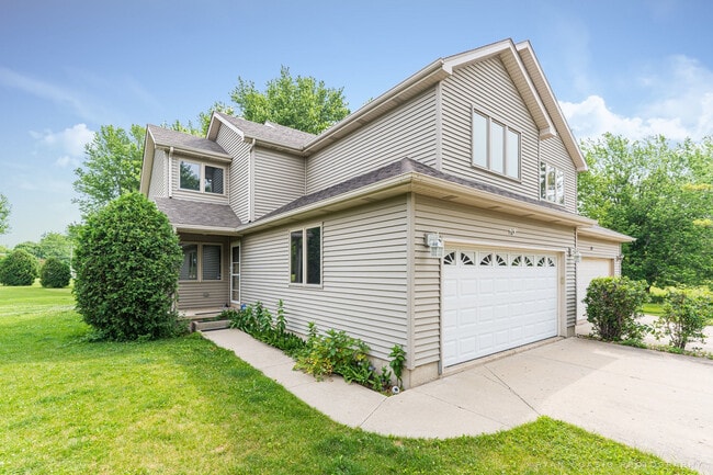 113 Andresen Ct-Unit -113 in Dekalb, IL - Building Photo - Building Photo