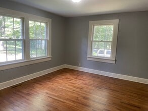 930 Dixie Ave in Florence, AL - Building Photo - Building Photo