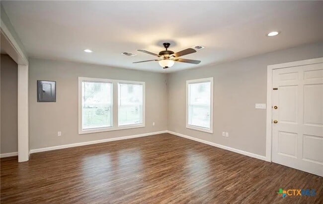 2003 Woodlawn St in Victoria, TX - Building Photo - Building Photo