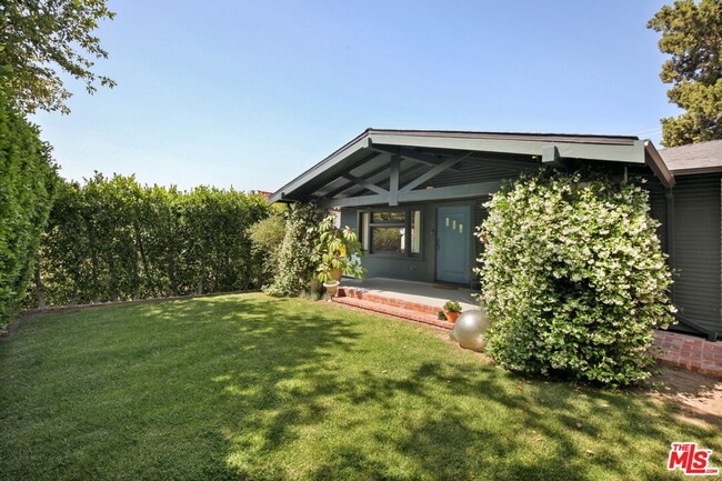 2321 Observatory Ave in Los Angeles, CA - Building Photo - Building Photo